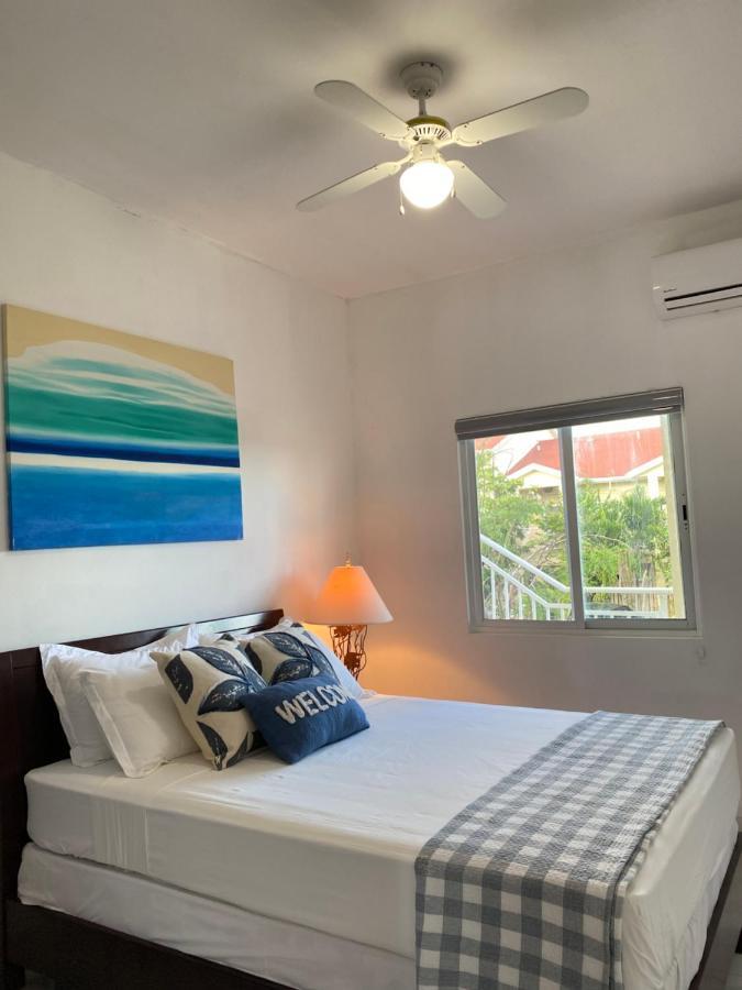 Lovely 2-Bedroom Apartment In Venetian Road 普罗维登西亚莱斯岛 外观 照片